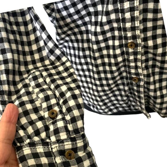 3/$15 Forever 21 Long Sleeve Black and White Plaid Button Down Fall Winter Top - Picture 4 of 10